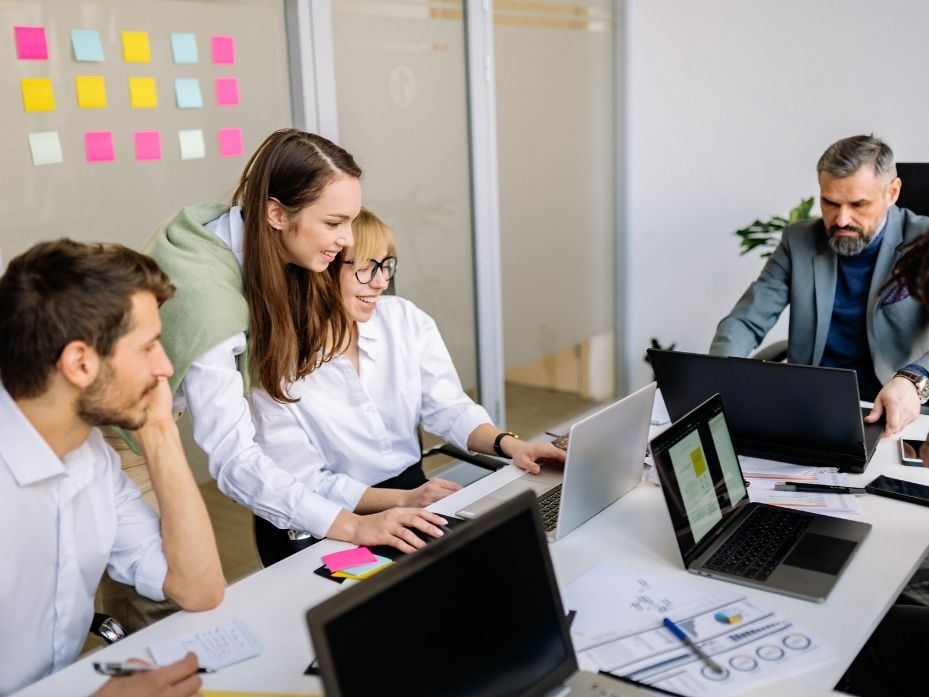 Estrategias psicológicas que pueden potenciar un clima laboral positivo