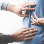 Fisioterapia para empresas en Barcelona: cómo reducir las bajas laborales por lesiones musculares en oficinas